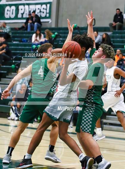 Thumbnail 2 in Dinuba @ Hoover (CIF Division 3-Central Section Quarterfinal) photogallery.