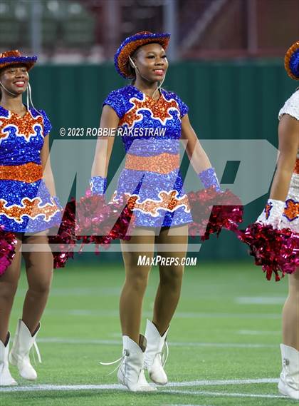 Thumbnail 2 in Lamar @ Bowie photogallery.