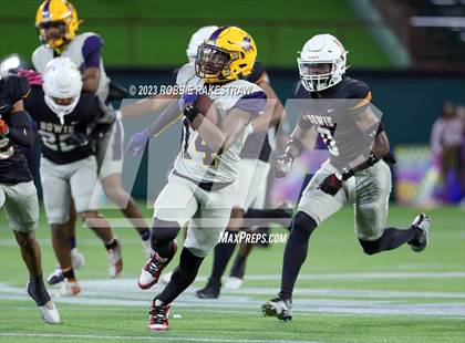 Thumbnail 2 in Lamar @ Bowie photogallery.