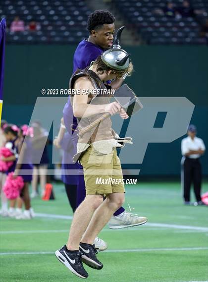 Thumbnail 2 in Lamar @ Bowie photogallery.