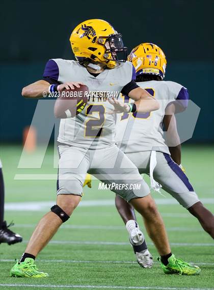 Thumbnail 2 in Lamar @ Bowie photogallery.