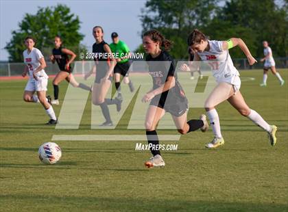 Thumbnail 1 in Tabb vs Brentsville District (VHSL Class 3 State Quarterfinal) photogallery.