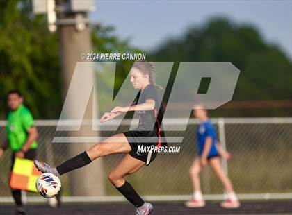 Thumbnail 1 in Tabb vs Brentsville District (VHSL Class 3 State Quarterfinal) photogallery.