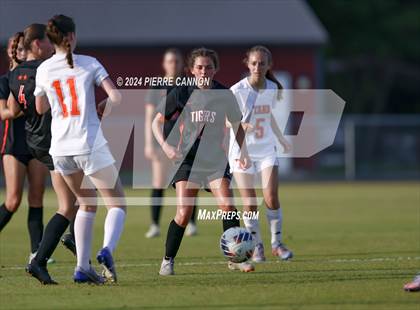 Thumbnail 1 in Tabb vs Brentsville District (VHSL Class 3 State Quarterfinal) photogallery.