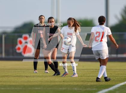 Thumbnail 1 in Tabb vs Brentsville District (VHSL Class 3 State Quarterfinal) photogallery.