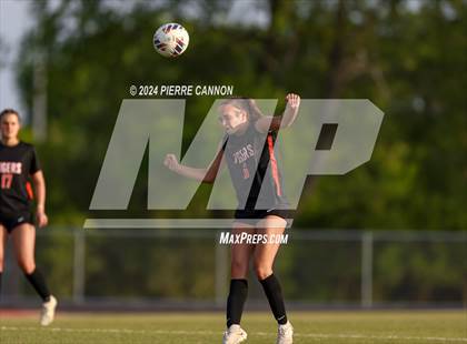 Thumbnail 2 in Tabb vs Brentsville District (VHSL Class 3 State Quarterfinal) photogallery.