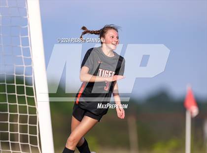 Thumbnail 3 in Tabb vs Brentsville District (VHSL Class 3 State Quarterfinal) photogallery.