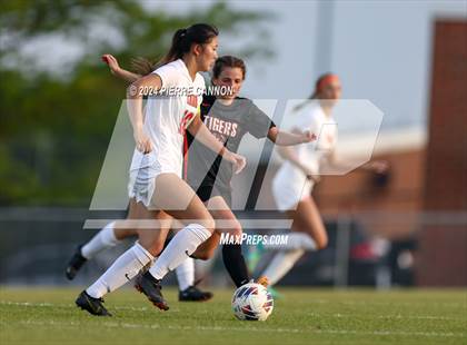 Thumbnail 1 in Tabb vs Brentsville District (VHSL Class 3 State Quarterfinal) photogallery.