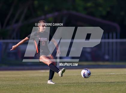 Thumbnail 1 in Tabb vs Brentsville District (VHSL Class 3 State Quarterfinal) photogallery.
