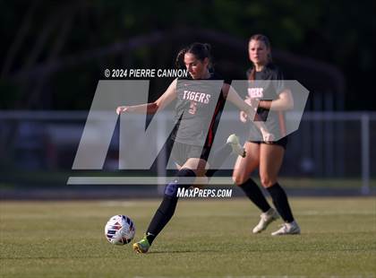 Thumbnail 2 in Tabb vs Brentsville District (VHSL Class 3 State Quarterfinal) photogallery.