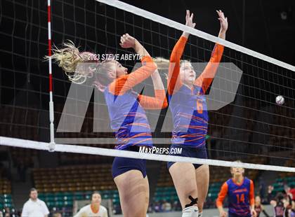 Thumbnail 1 in Legend vs. Ralston Valley (CHSAA 5A Contenders First Round) photogallery.