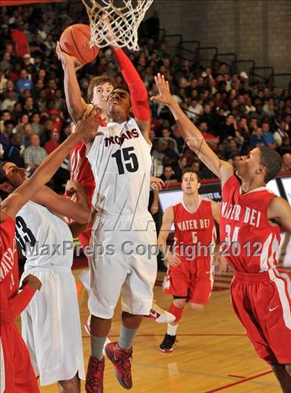 Thumbnail 2 in Lutheran @ Mater Dei (Nike Extravaganza) photogallery.