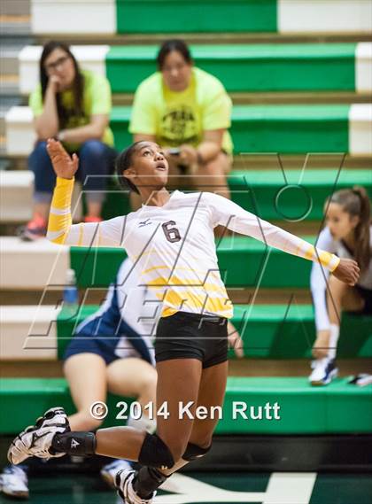 Thumbnail 2 in Bosque vs Cibola (Moriarty Invitaional Tournament) photogallery.