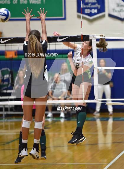Thumbnail 2 in Venice vs. Long Beach Poly (Durango Fall Classic) photogallery.