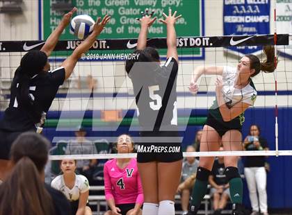 Thumbnail 2 in Venice vs. Long Beach Poly (Durango Fall Classic) photogallery.
