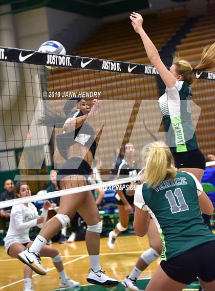Thumbnail 3 in Venice vs. Long Beach Poly (Durango Fall Classic) photogallery.