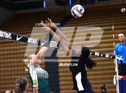 Thumbnail 3 in Venice vs. Long Beach Poly (Durango Fall Classic) photogallery.