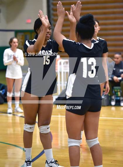 Thumbnail 2 in Venice vs. Long Beach Poly (Durango Fall Classic) photogallery.