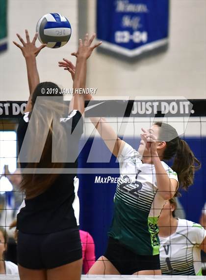 Thumbnail 3 in Venice vs. Long Beach Poly (Durango Fall Classic) photogallery.