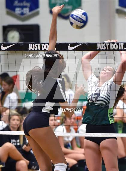 Thumbnail 1 in Venice vs. Long Beach Poly (Durango Fall Classic) photogallery.