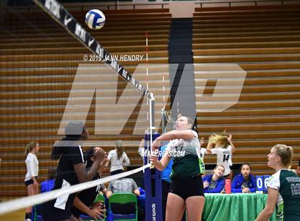 Thumbnail 2 in Venice vs. Long Beach Poly (Durango Fall Classic) photogallery.