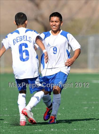 Thumbnail 2 in Hays vs Poly (Garland Invitational) photogallery.