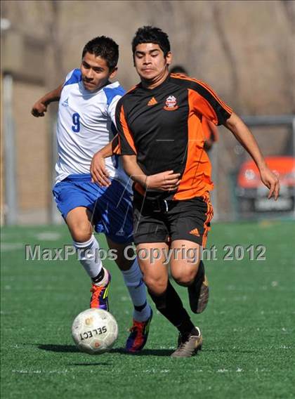 Thumbnail 2 in Hays vs Poly (Garland Invitational) photogallery.