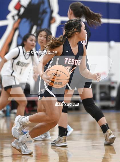 Thumbnail 3 in Tesoro vs. Fairmont Prep (Oxford Tournament) photogallery.