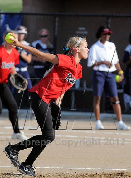 Thumbnail 1 in Eaglecrest @ Cherokee Trail photogallery.