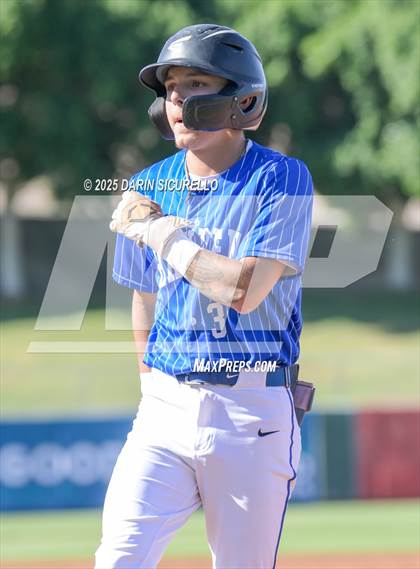 Thumbnail 2 in Mogollon vs Hayden (AIA 1A Semifinal) photogallery.