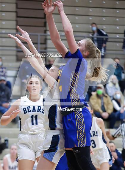 Thumbnail 2 in Olympia vs Kelso photogallery.