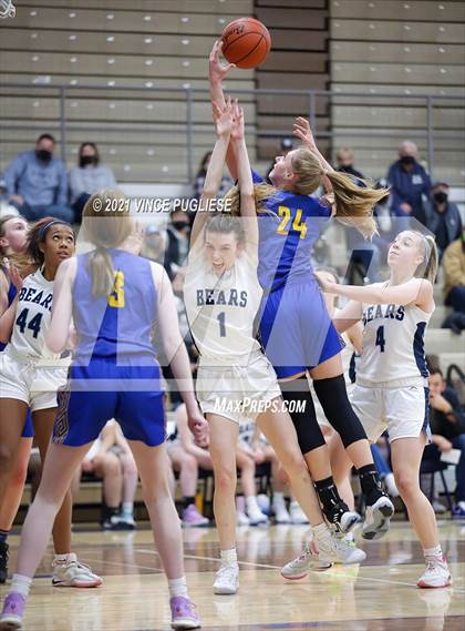 Thumbnail 1 in Olympia vs Kelso photogallery.