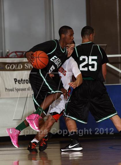 Thumbnail 3 in Pasadena vs. La Porte (McDonald's Texas Invitational) photogallery.