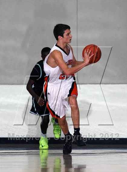 Thumbnail 1 in Pasadena vs. La Porte (McDonald's Texas Invitational) photogallery.