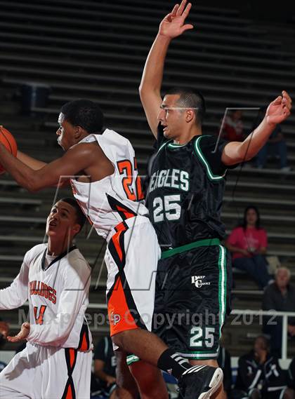 Thumbnail 3 in Pasadena vs. La Porte (McDonald's Texas Invitational) photogallery.