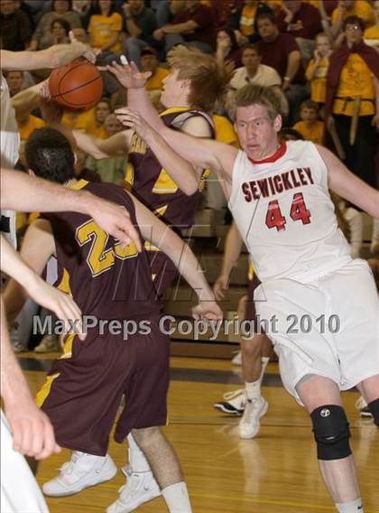 Thumbnail 3 in Elk County Catholic vs. Sewickley Academy (PIAA Class A Second Round) photogallery.