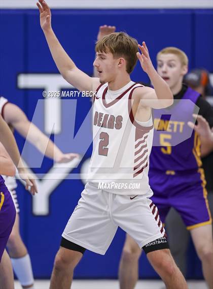 Thumbnail 2 in Willow Springs vs Monett (Bill Rowe's Queen City Classic) photogallery.