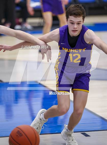 Thumbnail 2 in Willow Springs vs Monett (Bill Rowe's Queen City Classic) photogallery.