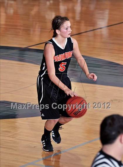 Thumbnail 2 in Pigeon Forge vs. Fulton (D3-AAA final) photogallery.