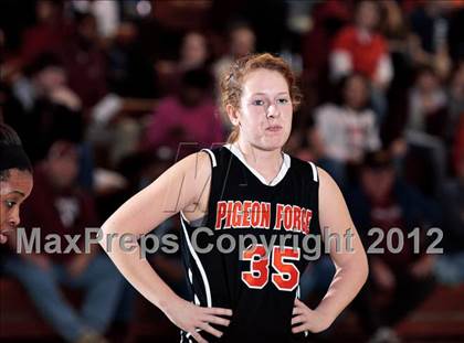 Thumbnail 1 in Pigeon Forge vs. Fulton (D3-AAA final) photogallery.