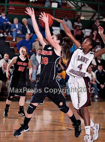 Thumbnail 1 in Pigeon Forge vs. Fulton (D3-AAA final) photogallery.