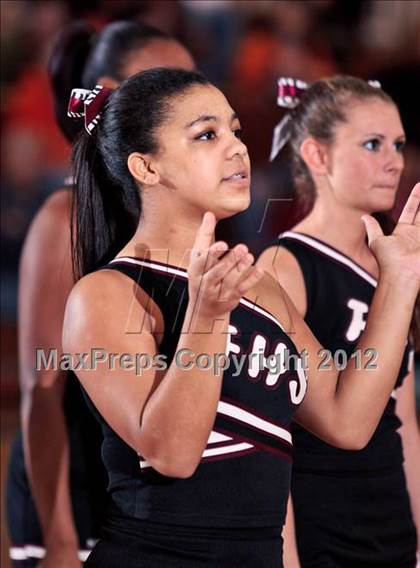 Thumbnail 1 in Pigeon Forge vs. Fulton (D3-AAA final) photogallery.