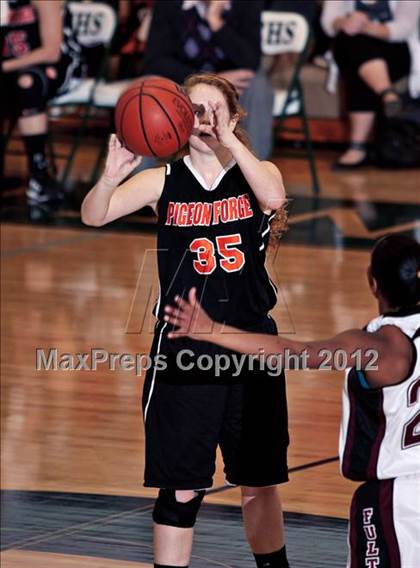 Thumbnail 3 in Pigeon Forge vs. Fulton (D3-AAA final) photogallery.