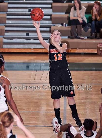 Thumbnail 3 in Pigeon Forge vs. Fulton (D3-AAA final) photogallery.