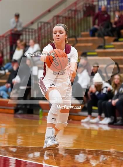 Thumbnail 3 in Danville vs. Crawfordsville (IHSAA 3A Sectional Semifinal) photogallery.