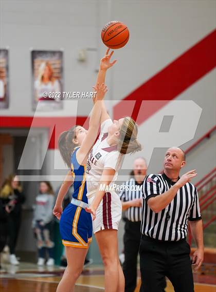 Thumbnail 1 in Danville vs. Crawfordsville (IHSAA 3A Sectional Semifinal) photogallery.