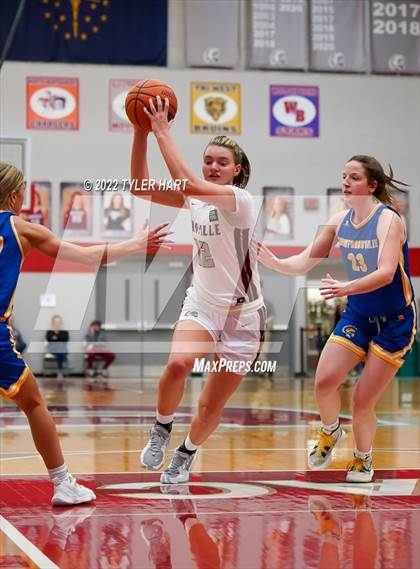 Thumbnail 2 in Danville vs. Crawfordsville (IHSAA 3A Sectional Semifinal) photogallery.