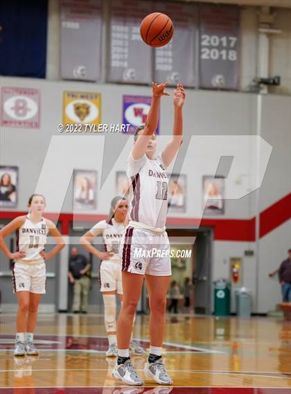 Thumbnail 2 in Danville vs. Crawfordsville (IHSAA 3A Sectional Semifinal) photogallery.