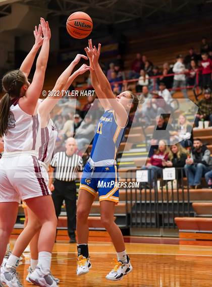 Thumbnail 2 in Danville vs. Crawfordsville (IHSAA 3A Sectional Semifinal) photogallery.