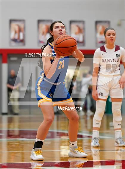 Thumbnail 2 in Danville vs. Crawfordsville (IHSAA 3A Sectional Semifinal) photogallery.